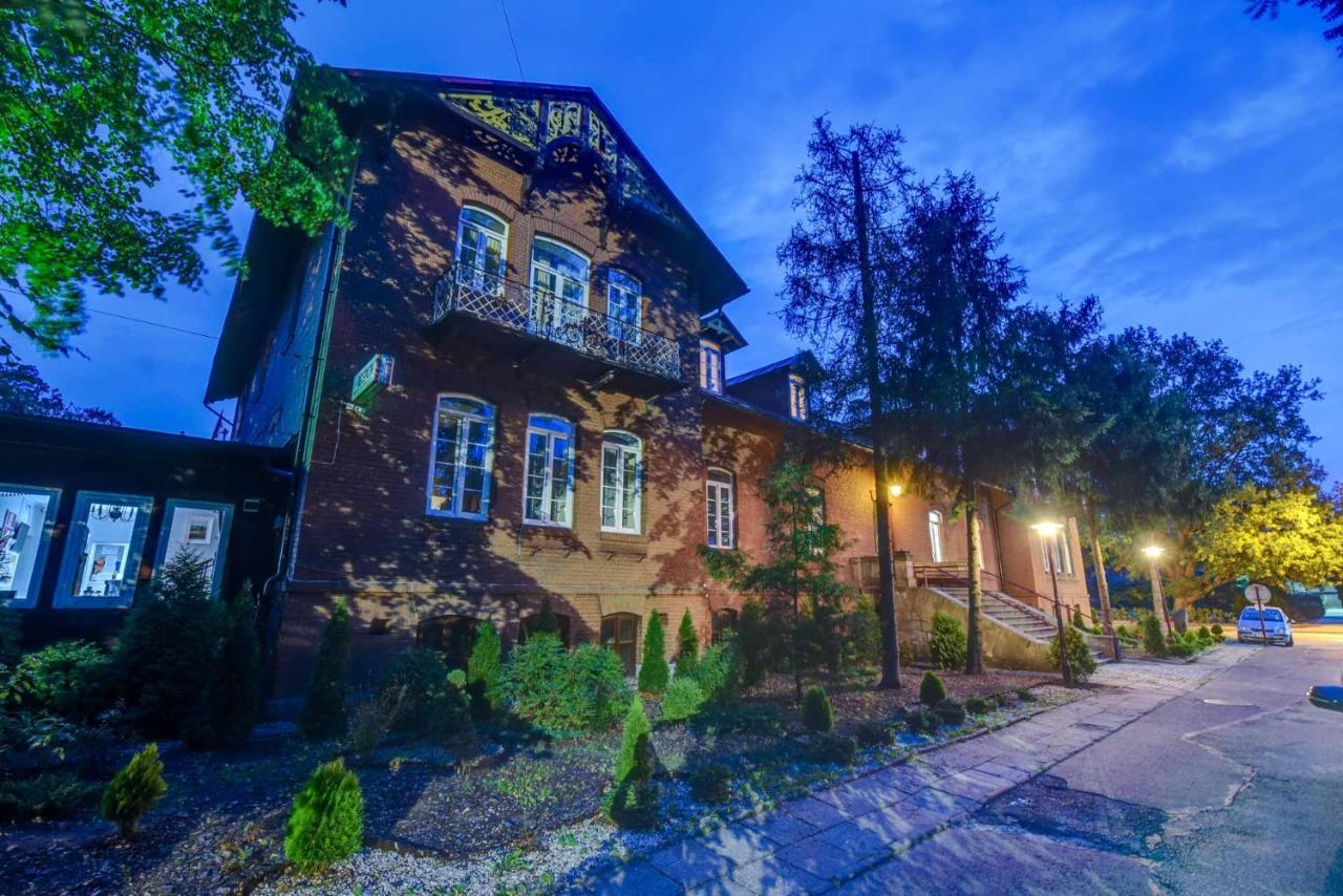 Bed and Breakfast Savoy à Spała Extérieur photo