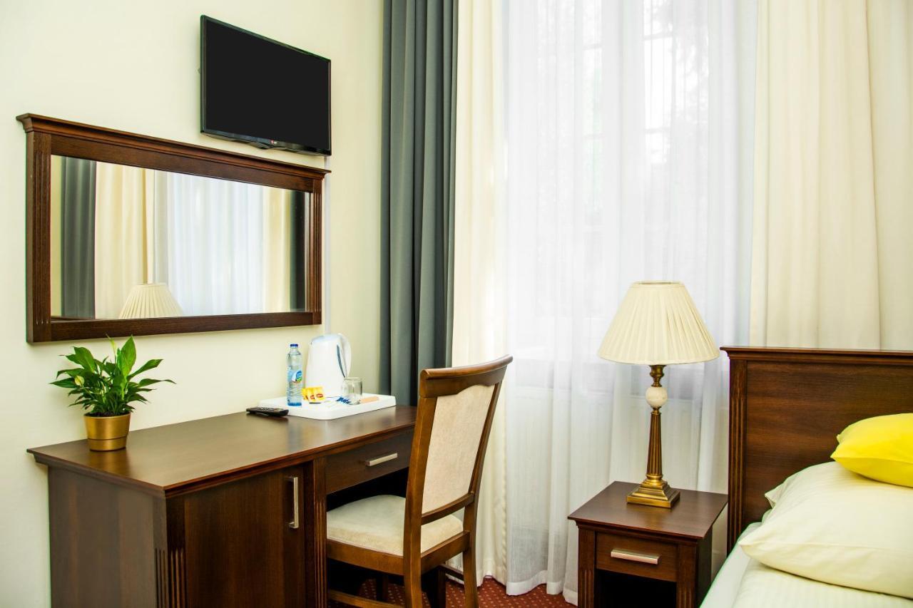 Bed and Breakfast Savoy à Spała Extérieur photo