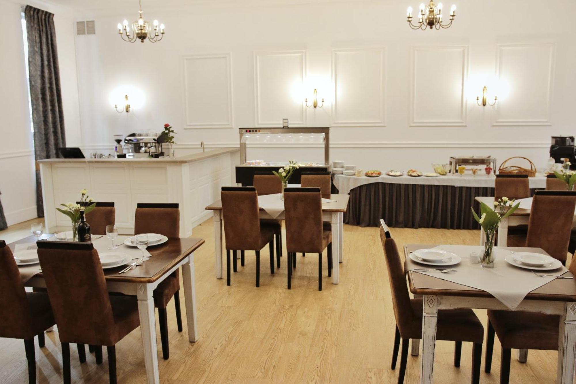 Bed and Breakfast Savoy à Spała Extérieur photo