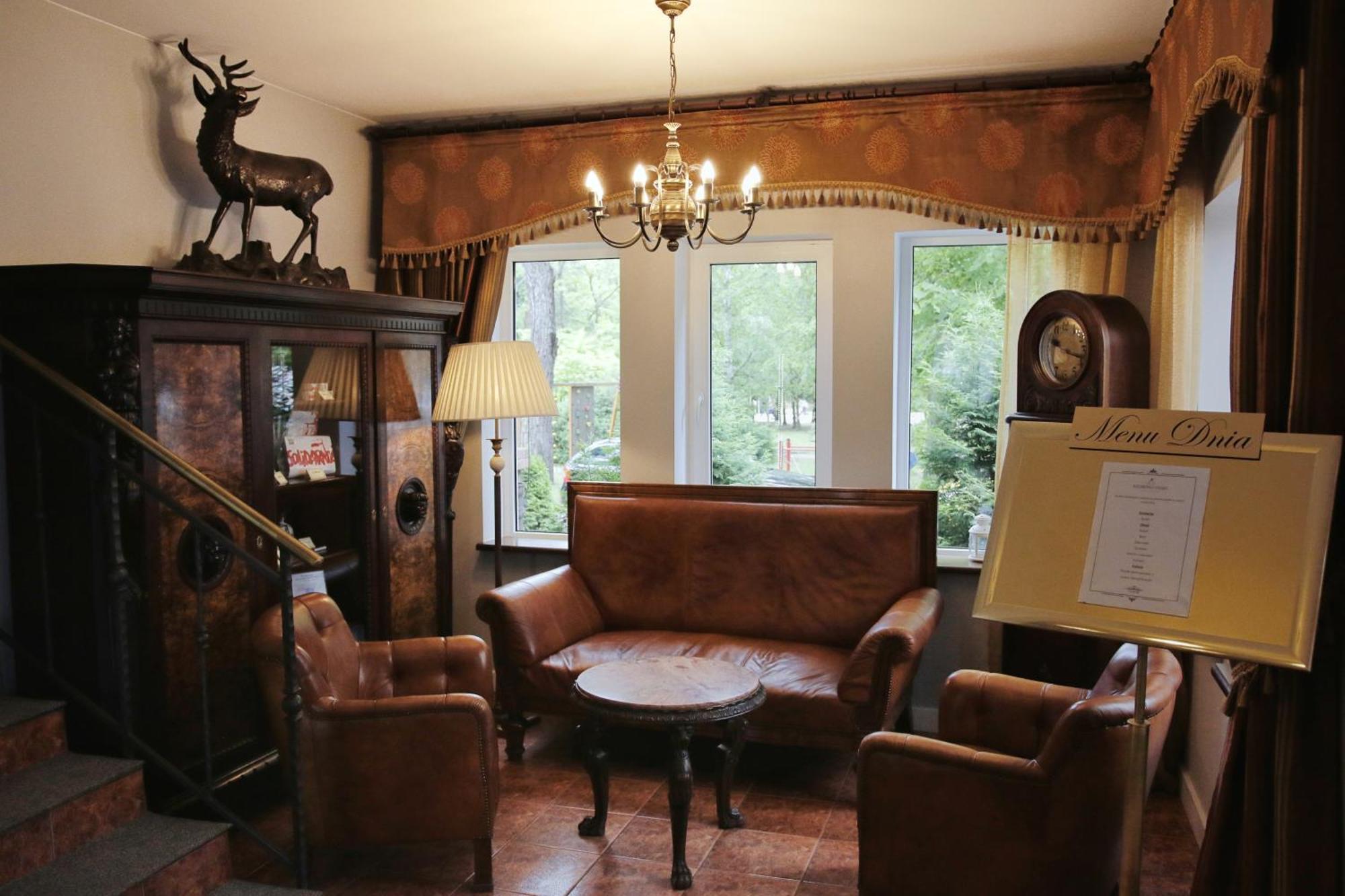 Bed and Breakfast Savoy à Spała Extérieur photo