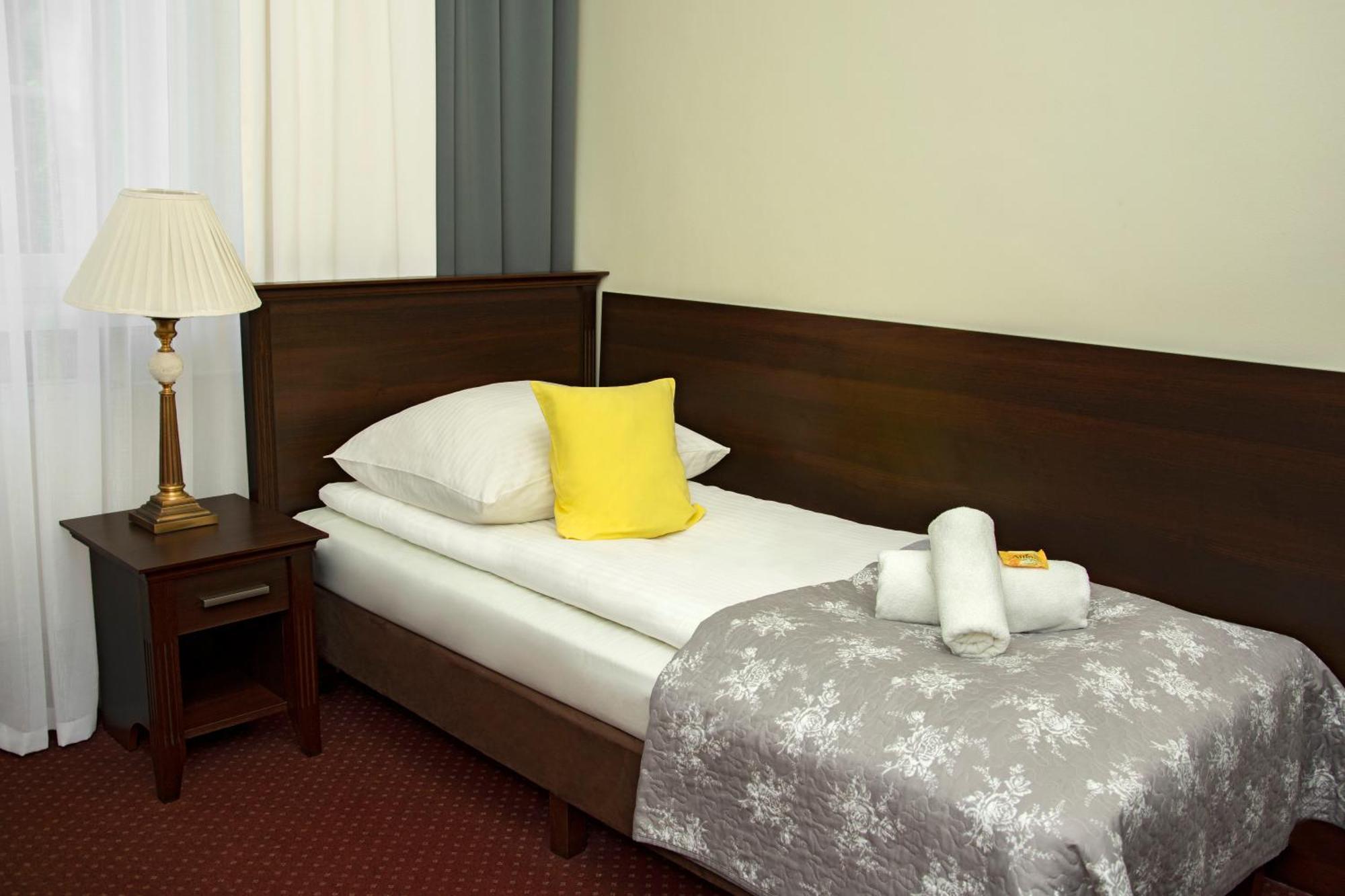 Bed and Breakfast Savoy à Spała Extérieur photo