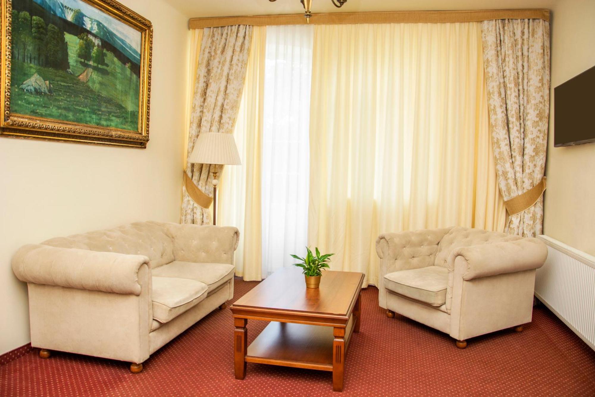 Bed and Breakfast Savoy à Spała Extérieur photo