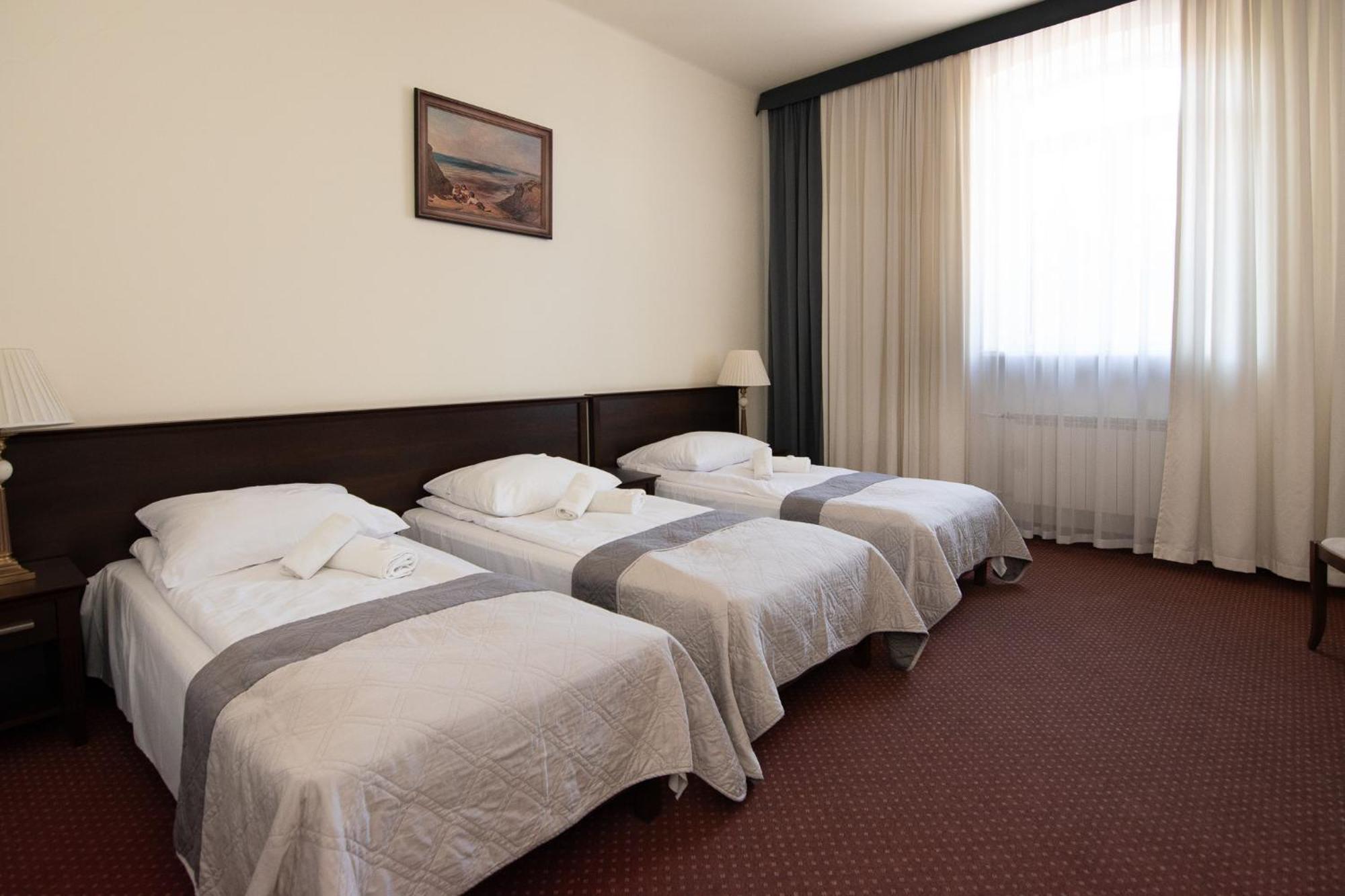 Bed and Breakfast Savoy à Spała Extérieur photo